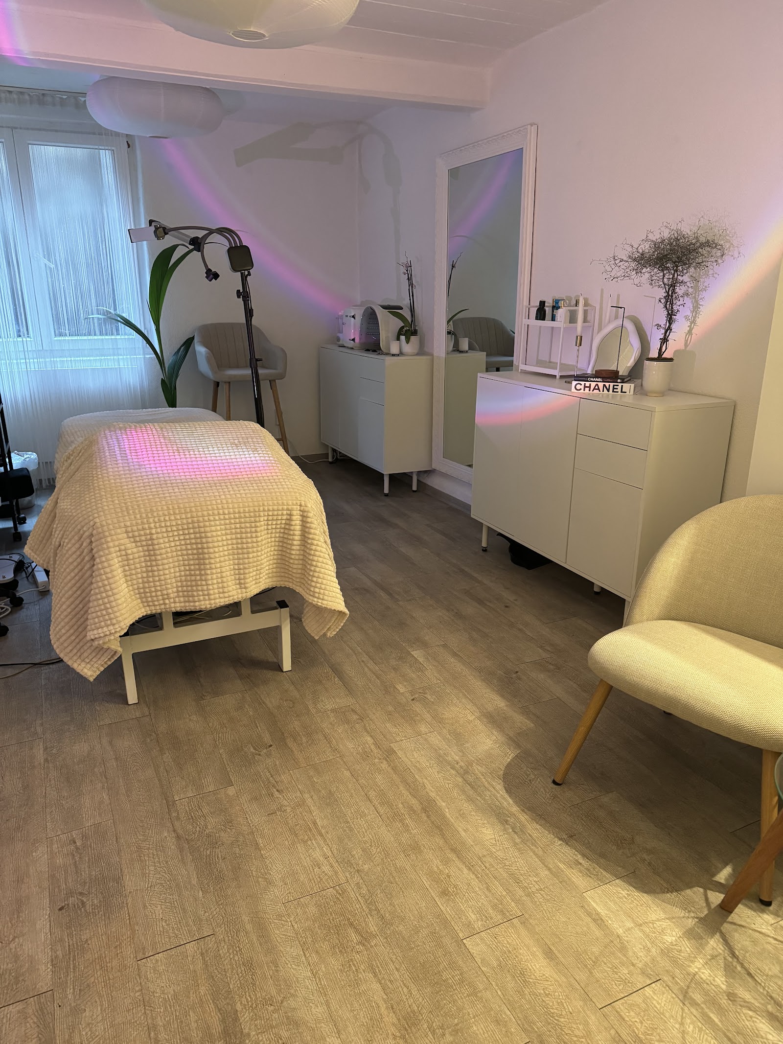 Beauty Bar by Mahshid – Augenbrauen-Styling